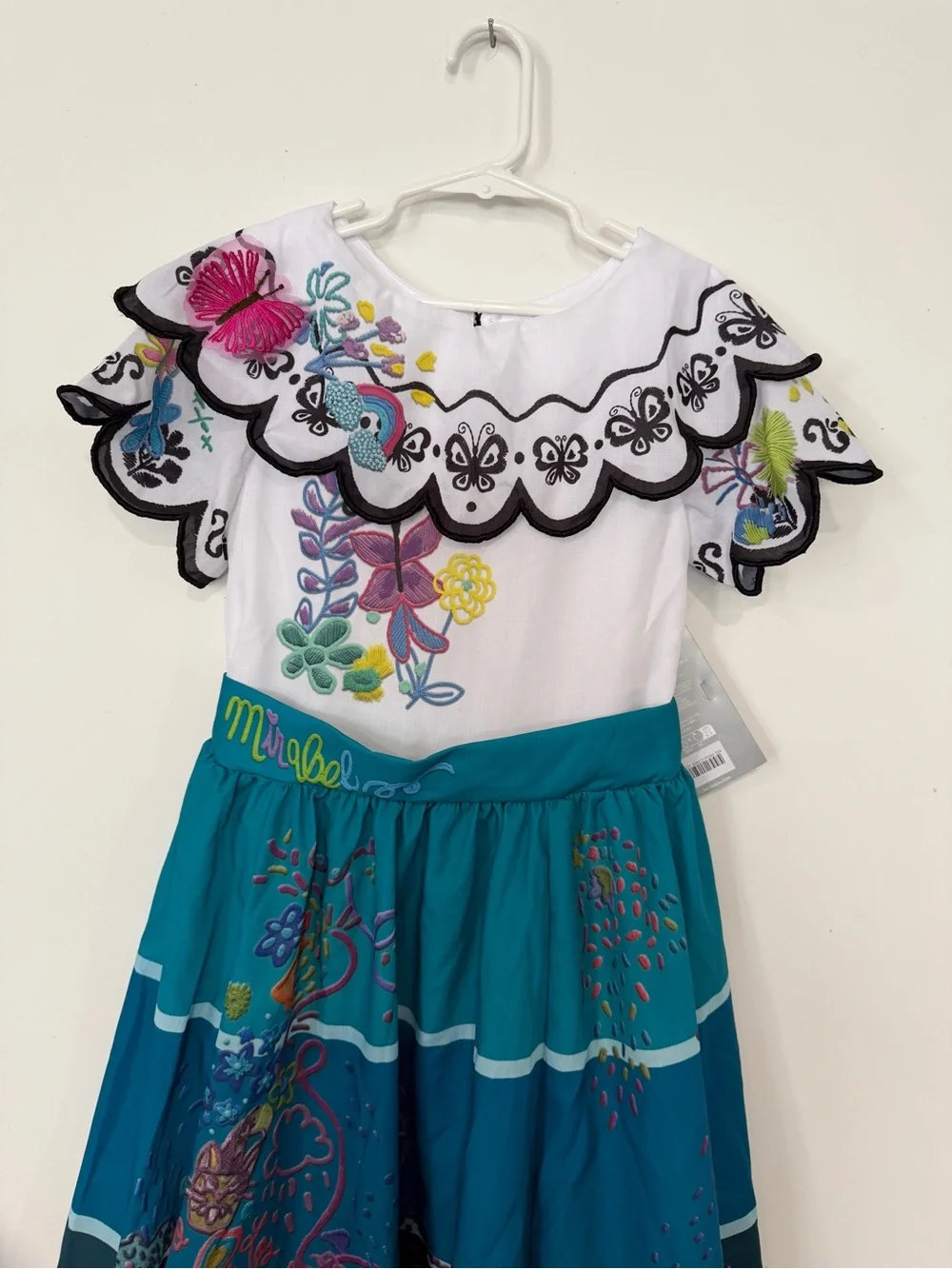 Disney neckline up white